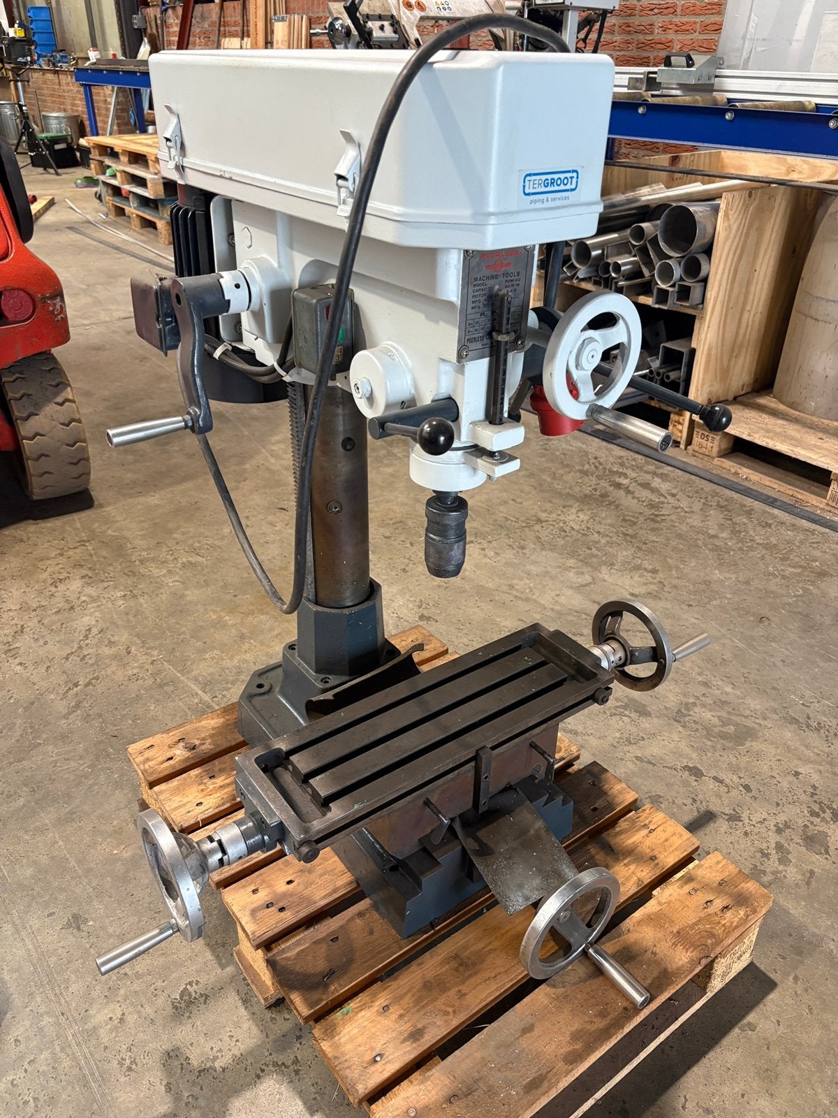 Kolomboormachine met kruistafel, Ophalen, Zo goed als nieuw, Kolomboormachine