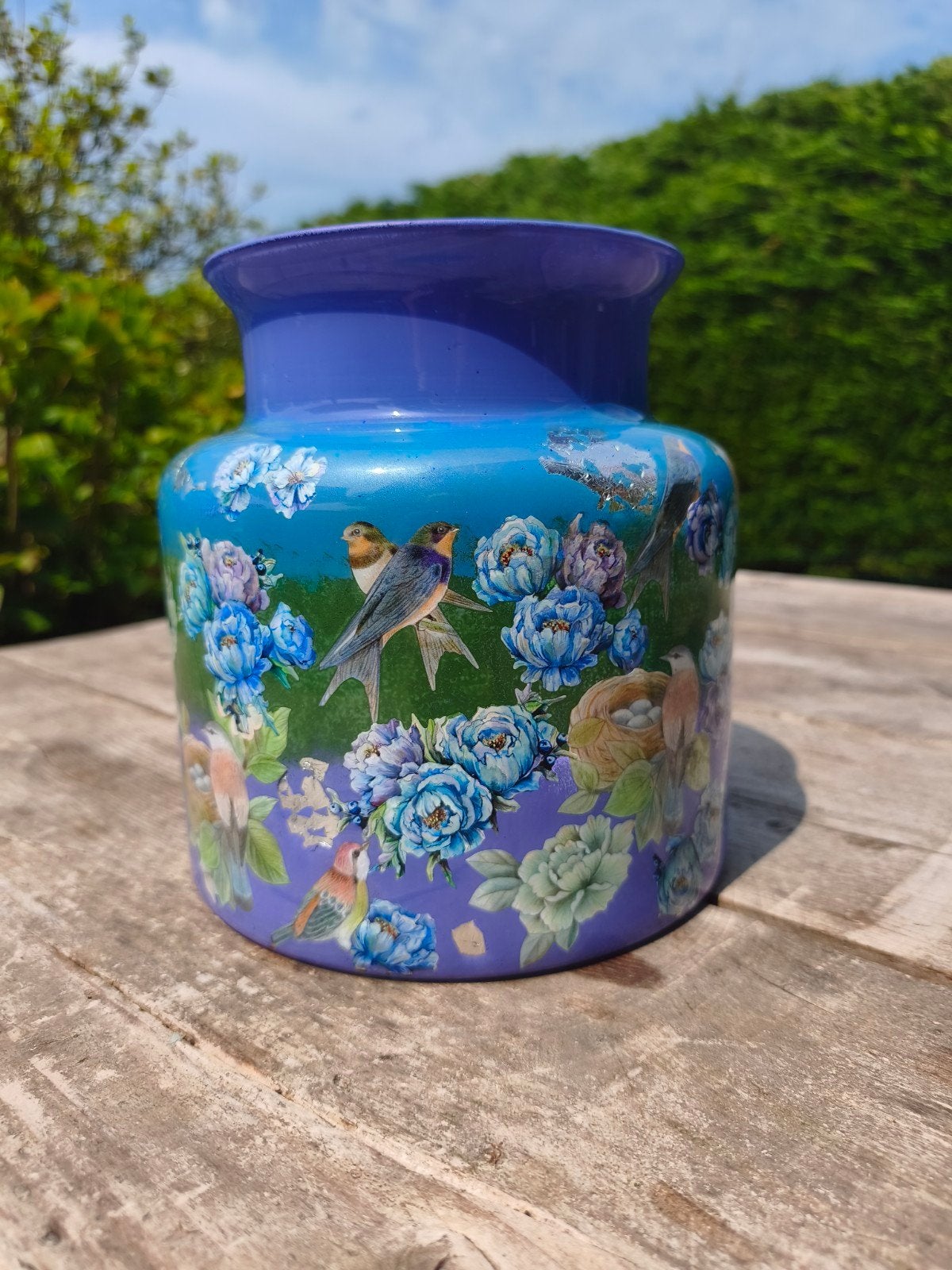 Vaas met vogels en bloemen, Ophalen of Verzenden, Gebruikt, Blauw, Glas