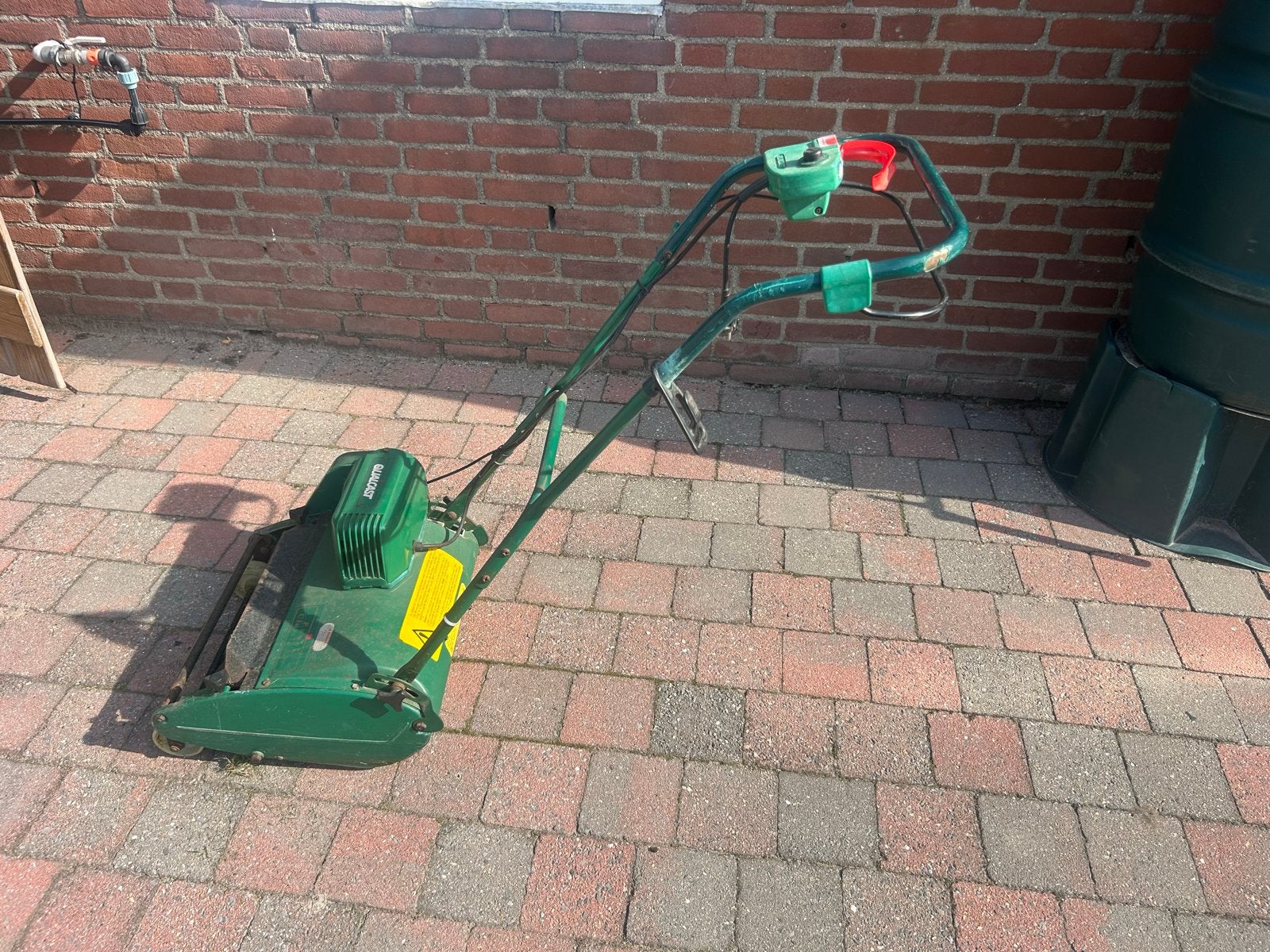 Qualcast Punch Classic 35S Elektrische Kooimesmaaier, Tuin en Terras, Gebruikt, Elektrische grasmaaier, Ophalen of Verzenden, Opvangbak