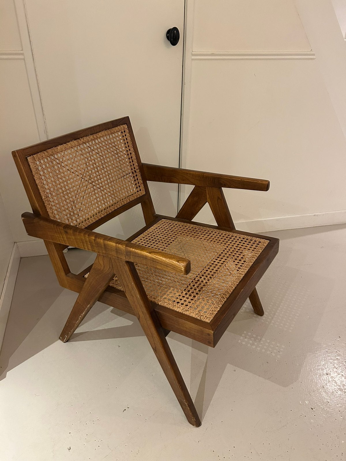 Stoel lounge chair Object Embassy / Pierre Jeanneret, Ophalen of Verzenden, Zo goed als nieuw, Hout, 50 tot 75 cm