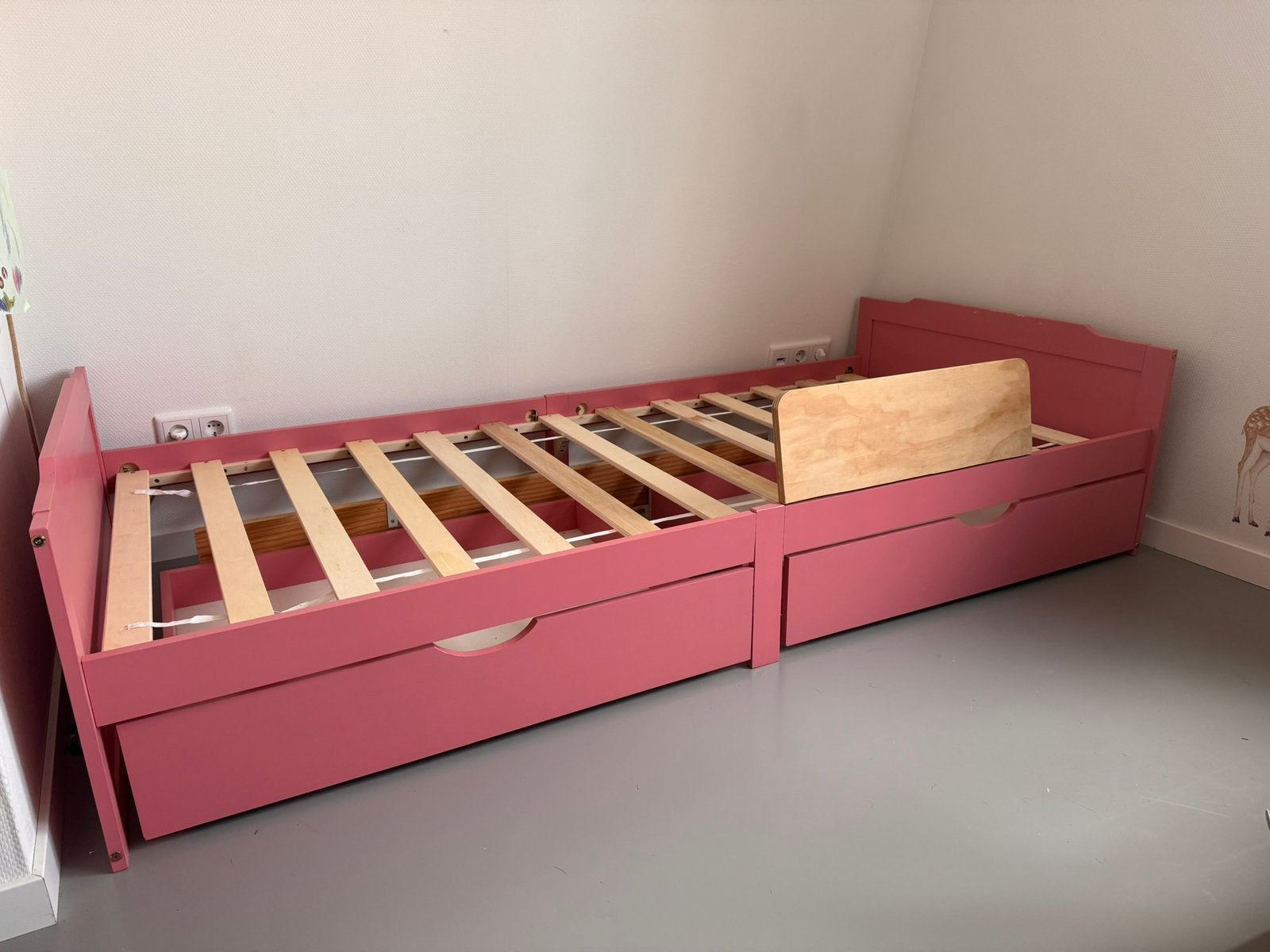 Bed (roze) met twee lades, Kinderen en Baby's, Ophalen, Zo goed als nieuw, 180 cm of meer, 85 tot 100 cm