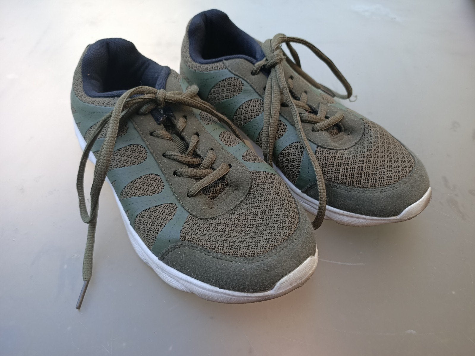 Osaga sneakers maat 36, Gebruikt, Schoenen, Osaga, Ophalen of Verzenden