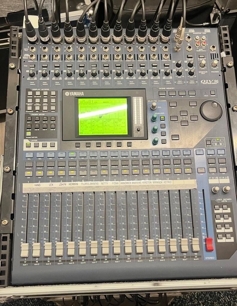 Yamaha 01V96 Digitale Mengtafel - in flightcase, Muziek en Instrumenten, Mengpanelen, Ophalen, Gebruikt, 10 tot 20 kanalen, Microfooningang