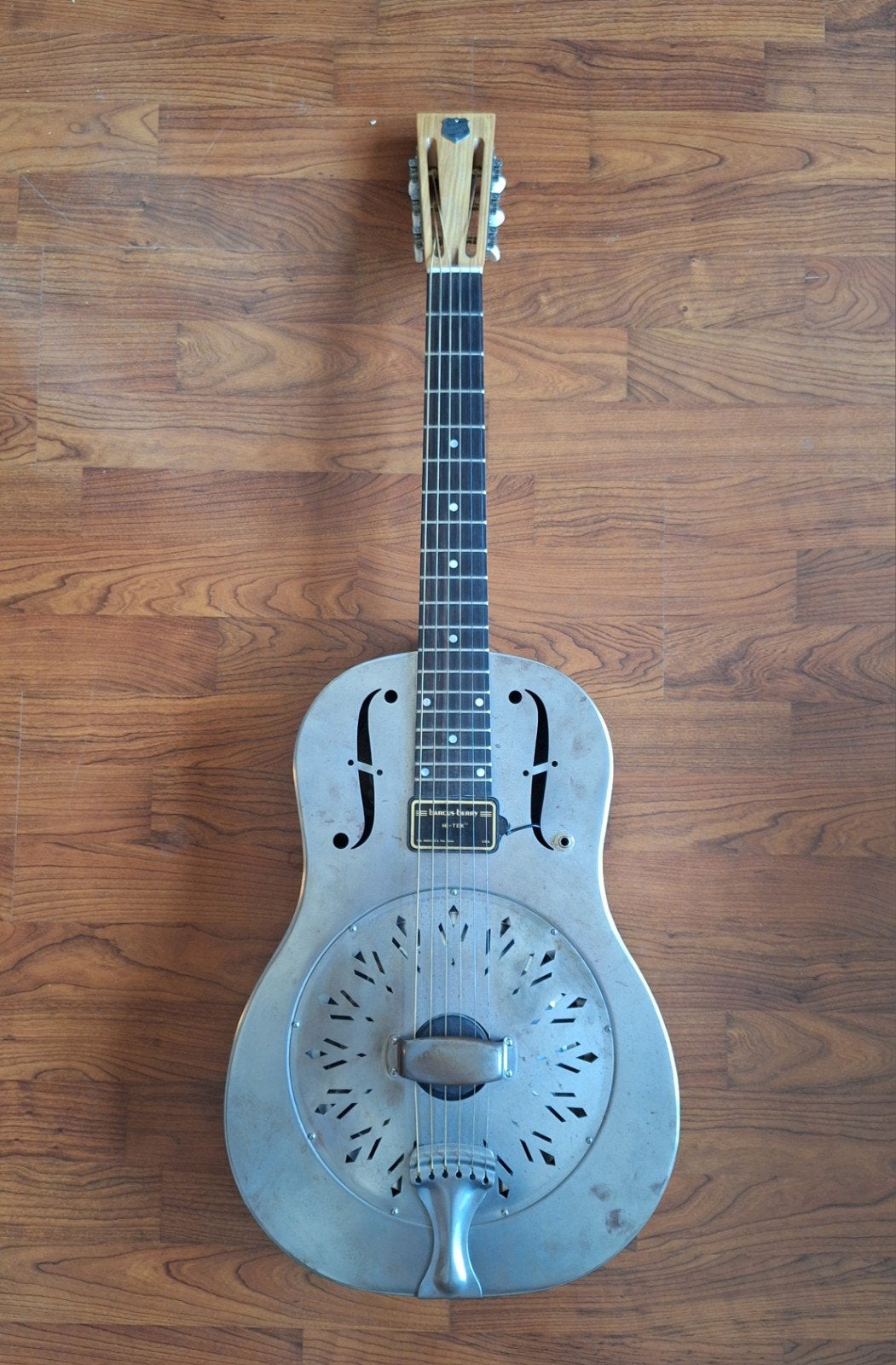 National Raw Series 12 Fret Steel

Met Barcus Berry Pickup, Muziek en Instrumenten, Ophalen of Verzenden, Zo goed als nieuw, Resonator- of Dobrogitaar