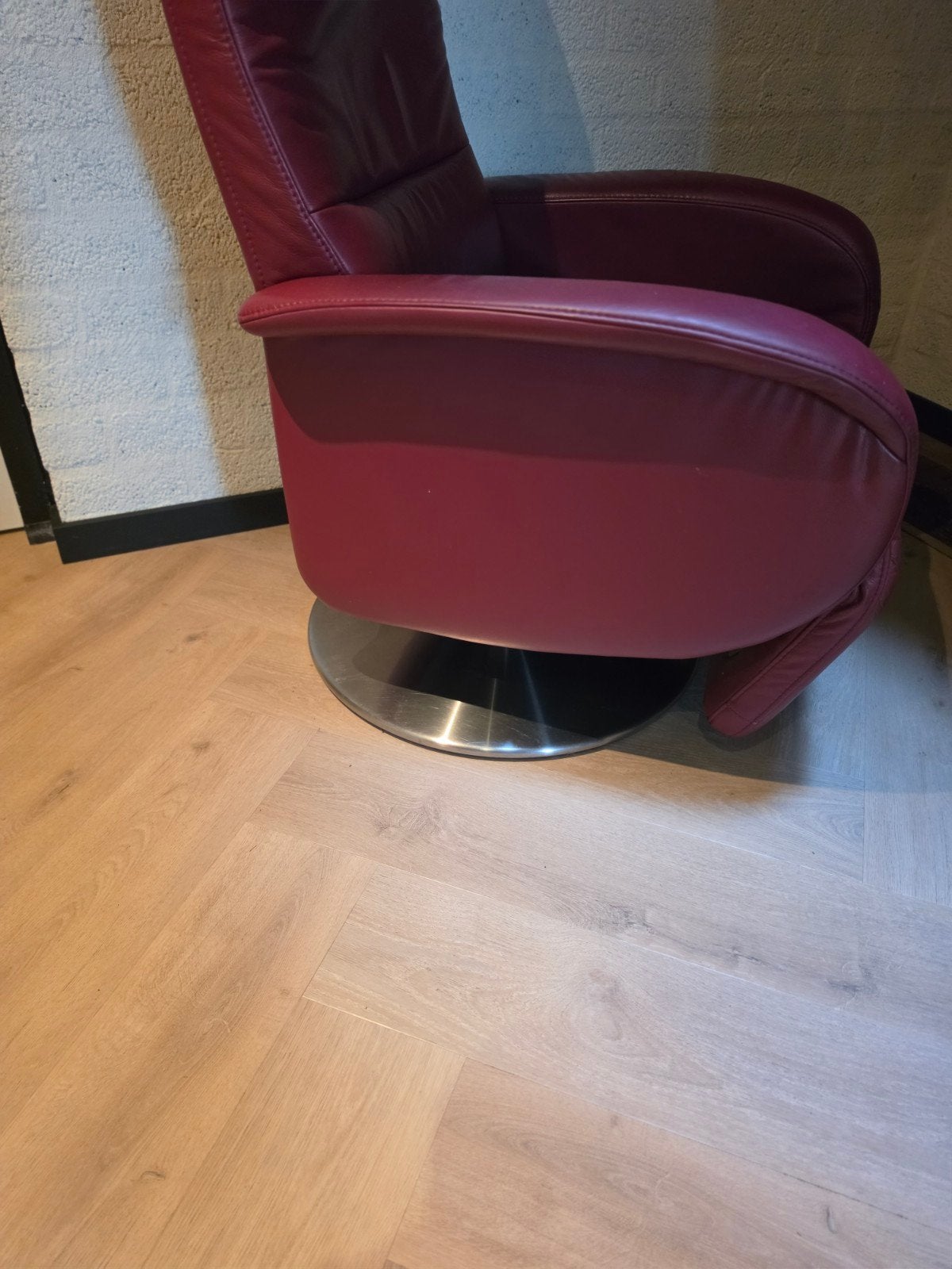 Luxe bordeauxrode leren relaxfauteuil, Ophalen, Modern, Comfortabel, Zo goed als nieuw, Eén
