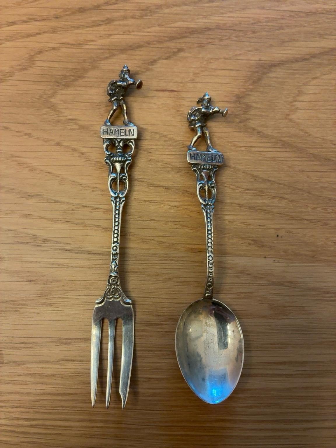 800 Zilveren Hameln souvenir lepel & vork set, Antiek en Kunst, Ophalen of Verzenden