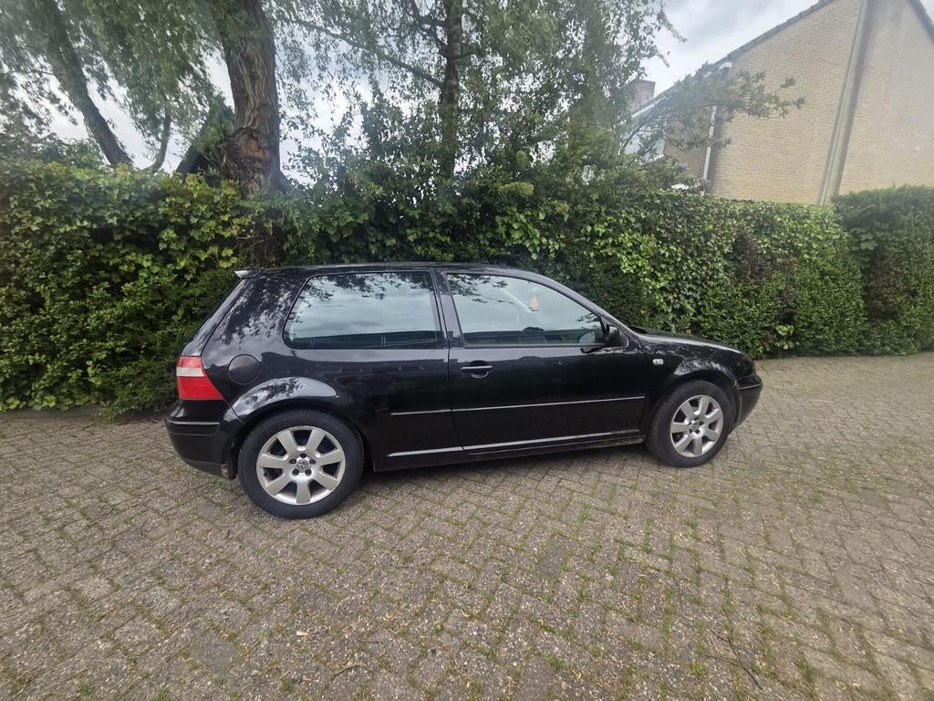 Volkswagen Golf 1.6 77KW 2003 Zwart, Auto's, Voorwielaandrijving, 4 cilinders, 1200 kg, Handgeschakeld