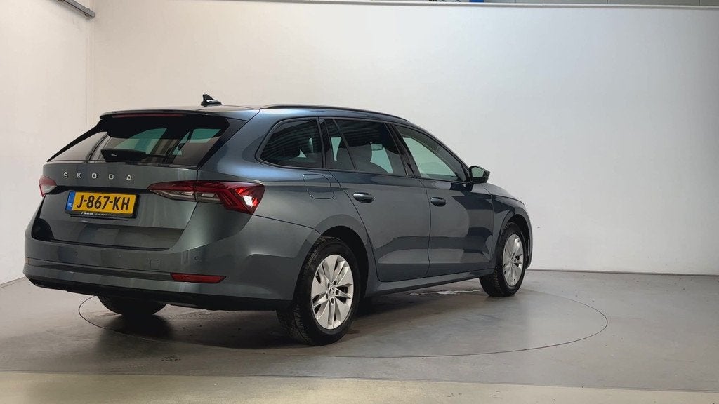Skoda Octavia Combi 1.0 TSI 110pk Business Edition Navigatie, Auto's, Skoda, Stof, Gebruikt, Met garantie (alle), Origineel Nederlands