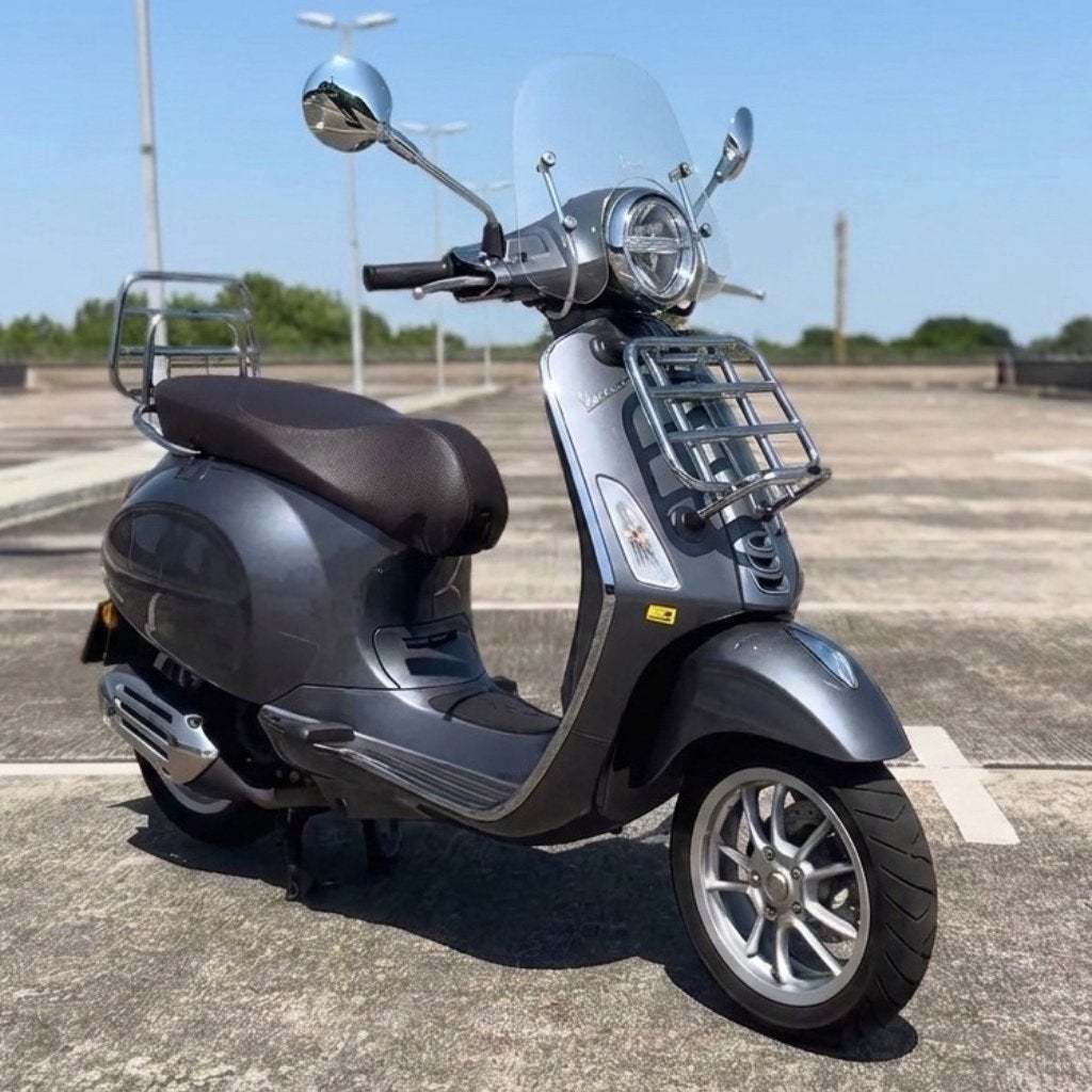 Vespa Primavera Touring 50 2021 Grijs - Nieuwstaat - 2090km, Ophalen, Overige modellen, Maximaal 45 km/u, Vespa - Official Dealer Schakelaar Zwolle