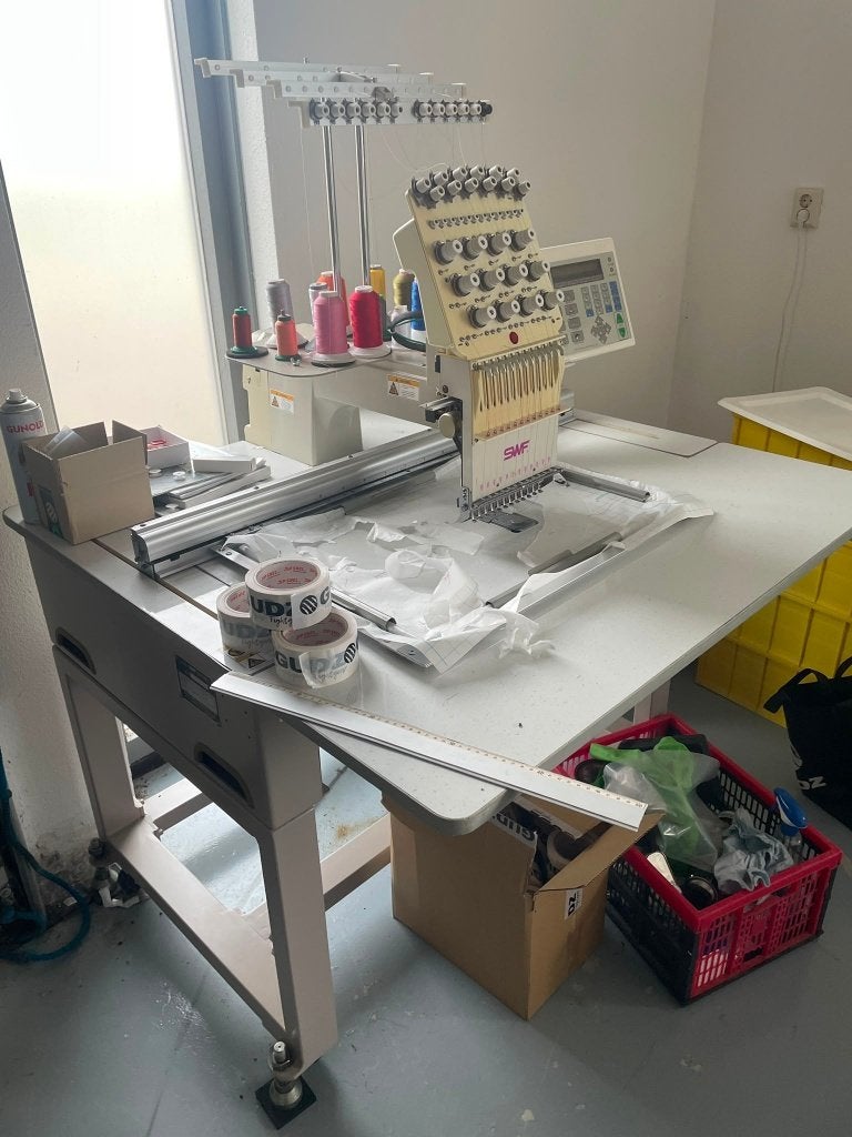 SWF borduurmachine (12 naalden) + complete uitrusting, Ophalen, Gebruikt, Machineborduren, Borduurmachine