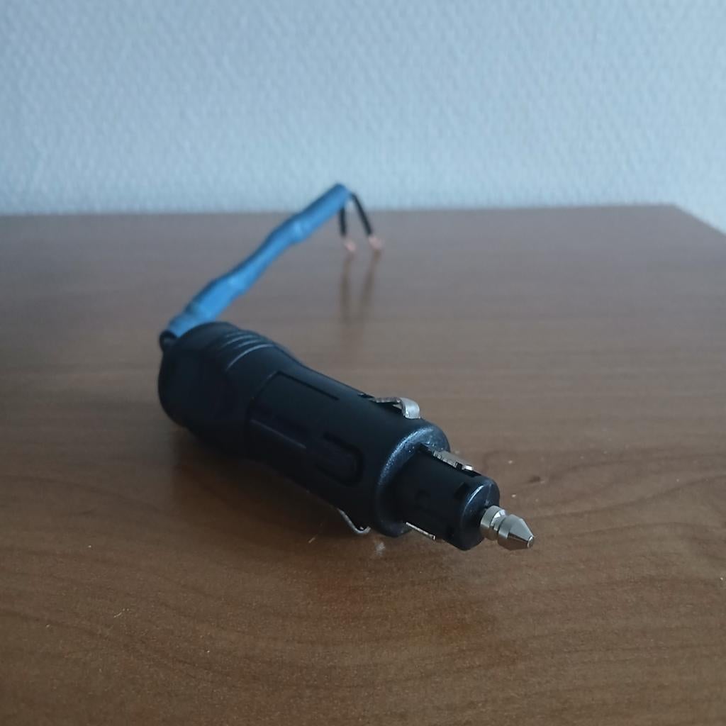 12volt 12 volt 12V 12v sigarettenplug sigarettenaansluiting, Ophalen of Verzenden, Zo goed als nieuw