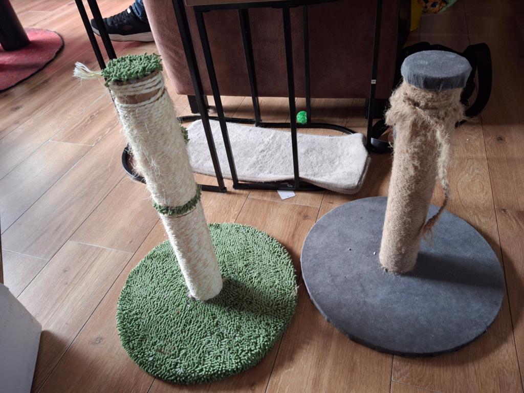 2 kleine krabpaaltjes, Dieren en Toebehoren, Krabmeubelen, Ophalen, Gebruikt, Krabpaal