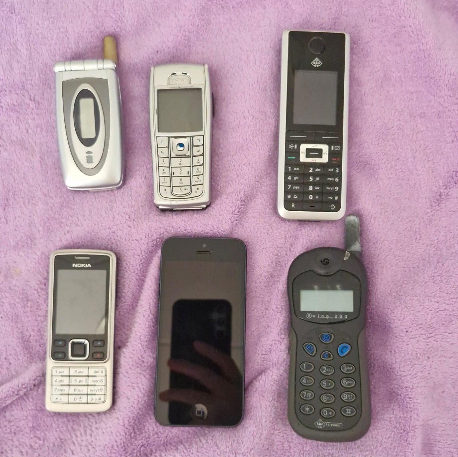 Vintage radio.s en mobiele telefoons, Ophalen of Verzenden, Geen camera, Zwart