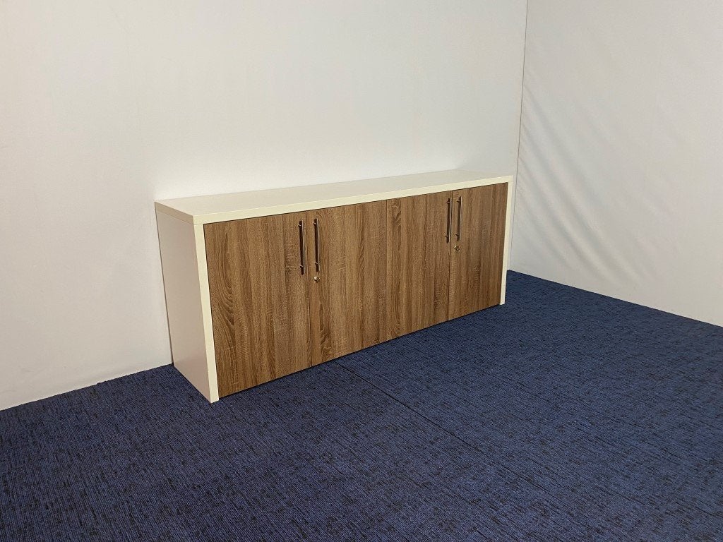 2 x Klapdeurkast, bruin eiken / wit, H 83 x B 200 x D 45 cm.