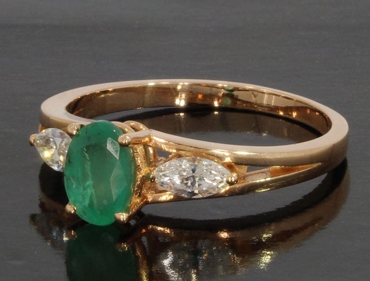 Smaragd diamanten 18k gouden zeer fraaie dames ring briljant