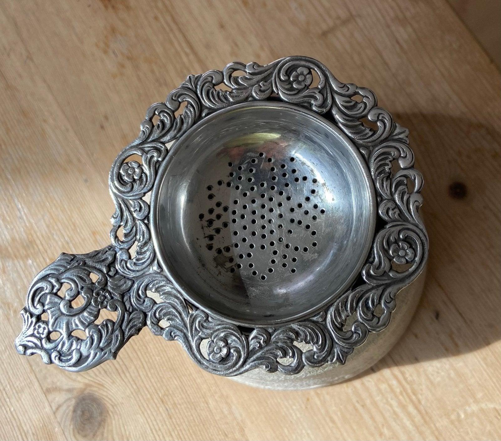 Zilveren theezeefje met kommetje van he5 merk Gero., Antiek en Kunst, Ophalen of Verzenden, Zilver