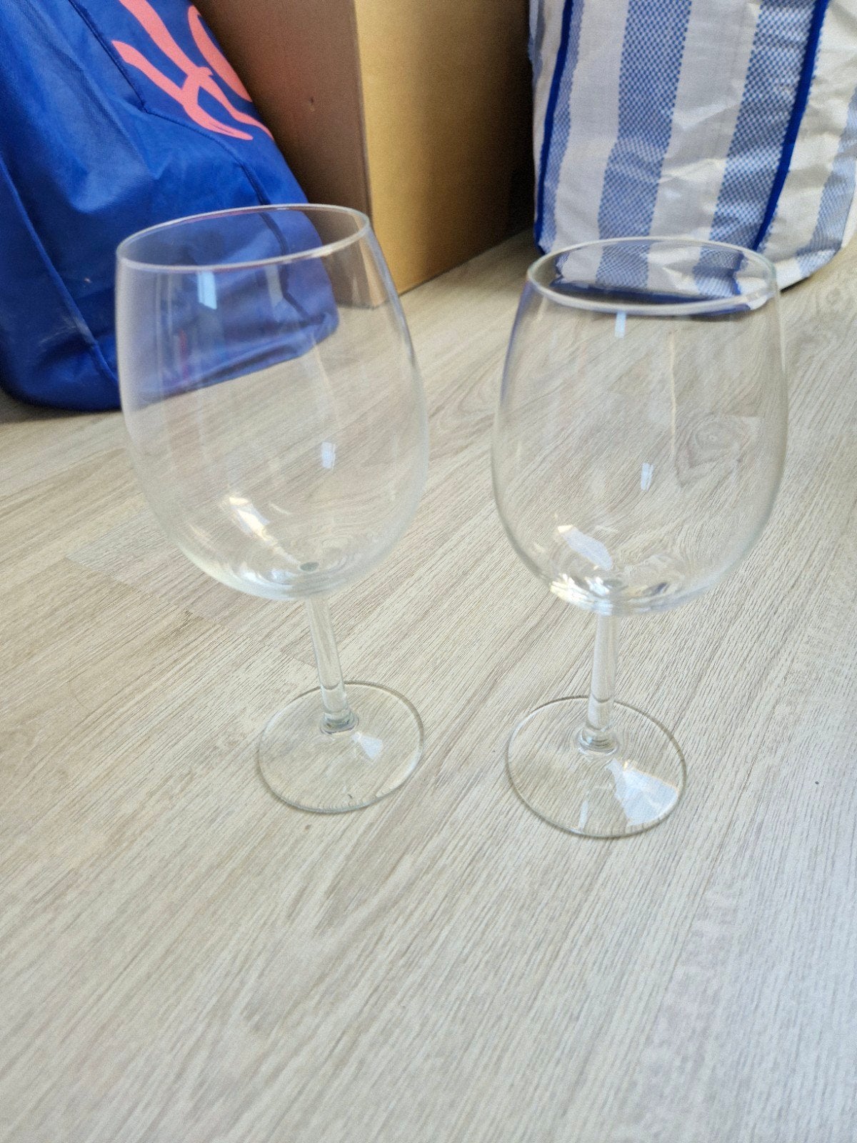 Set van 7 rode en 8 witte wijnglazen, Ophalen, Zo goed als nieuw, Overige merken, Glas