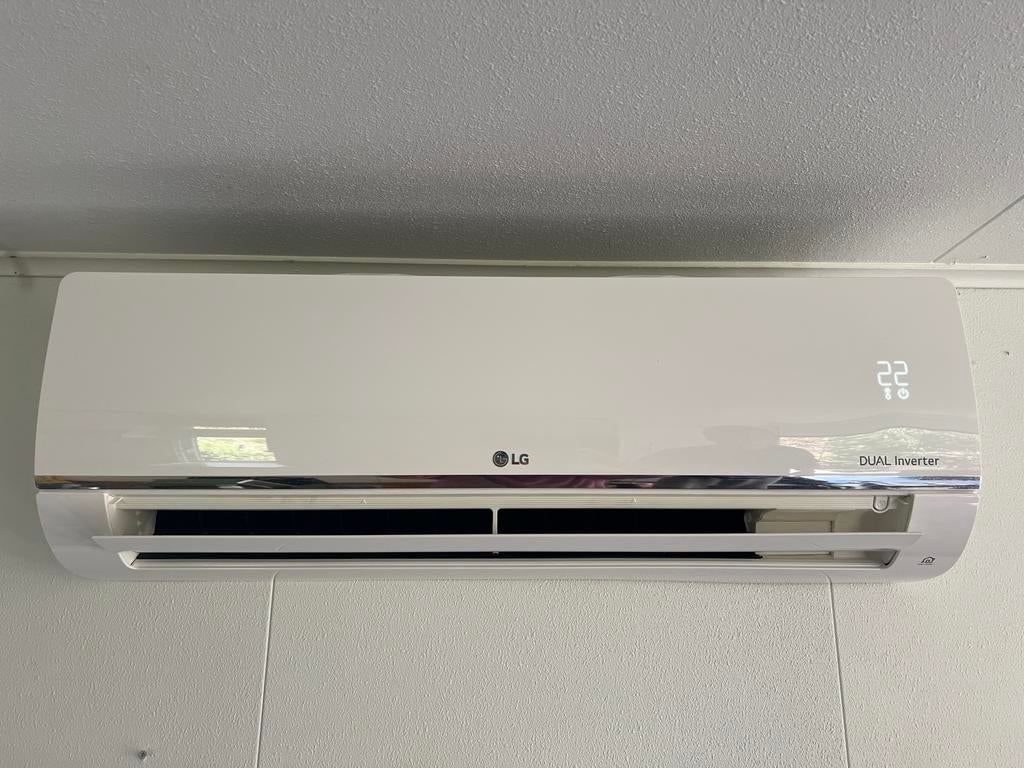LG Dual Inverter Wandairco - Koelen, Ventileren, Ontvochtige, Ophalen, Minder dan 60 m³, 3 snelheden of meer, Zo goed als nieuw