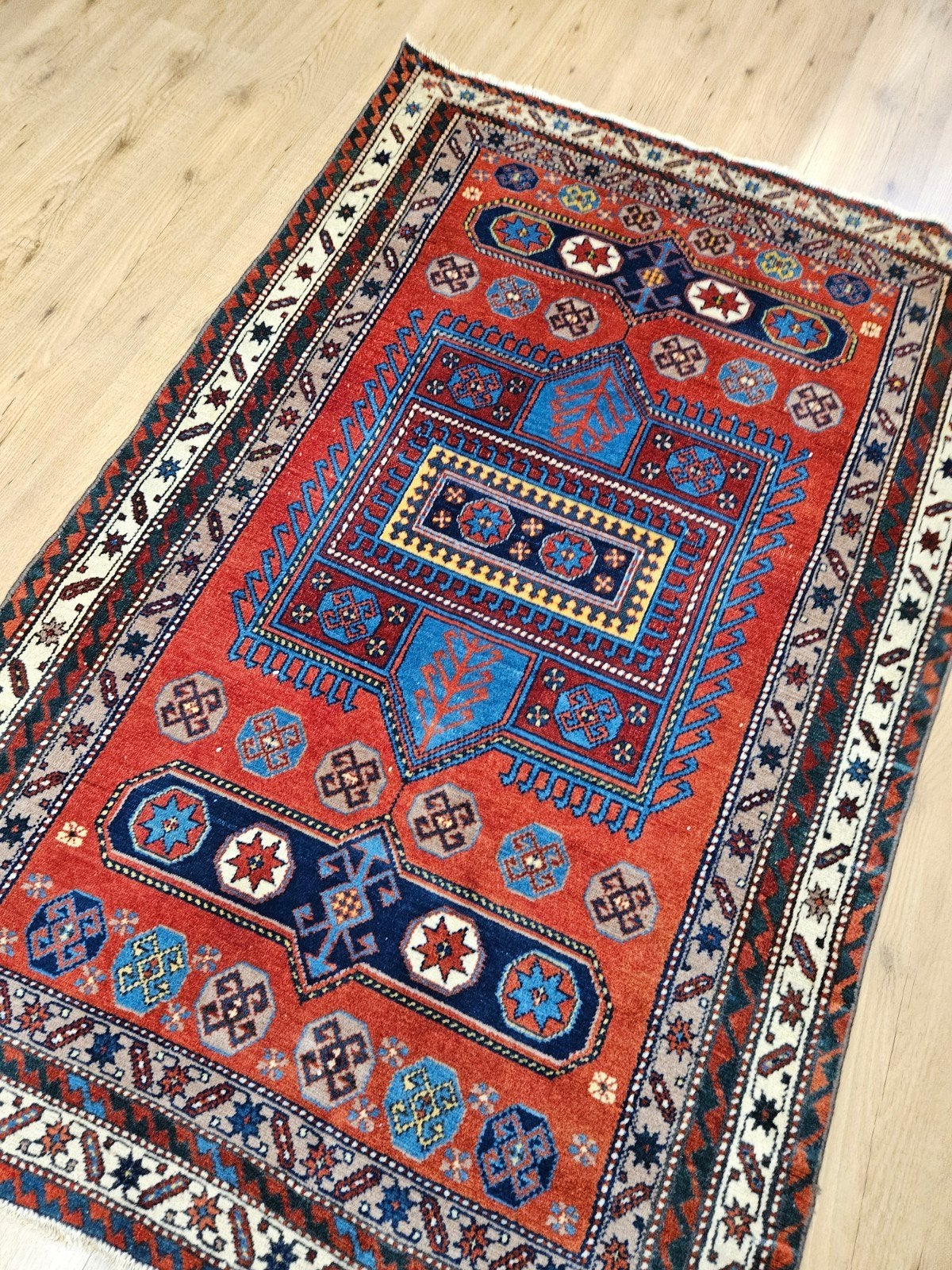 Handgeknoopt perzisch tapijt shirvan 176x115

Het kl, Info@SlatsAntiek.nl, Tweedehands, 100 tot 150 cm, Perzisch