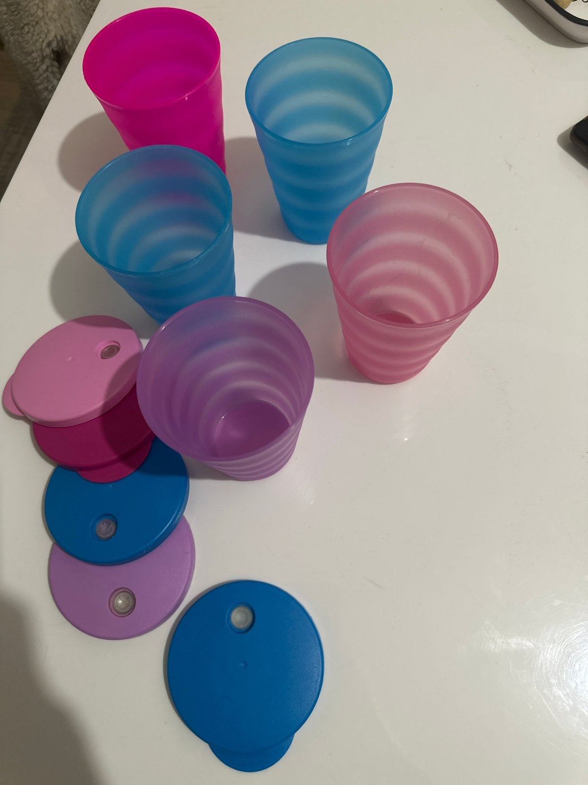 Tupperware Rietjesbekers - Set van 5 Kleurrijke Bekers, Paars, Beker of Kan, Ophalen of Verzenden, Zo goed als nieuw