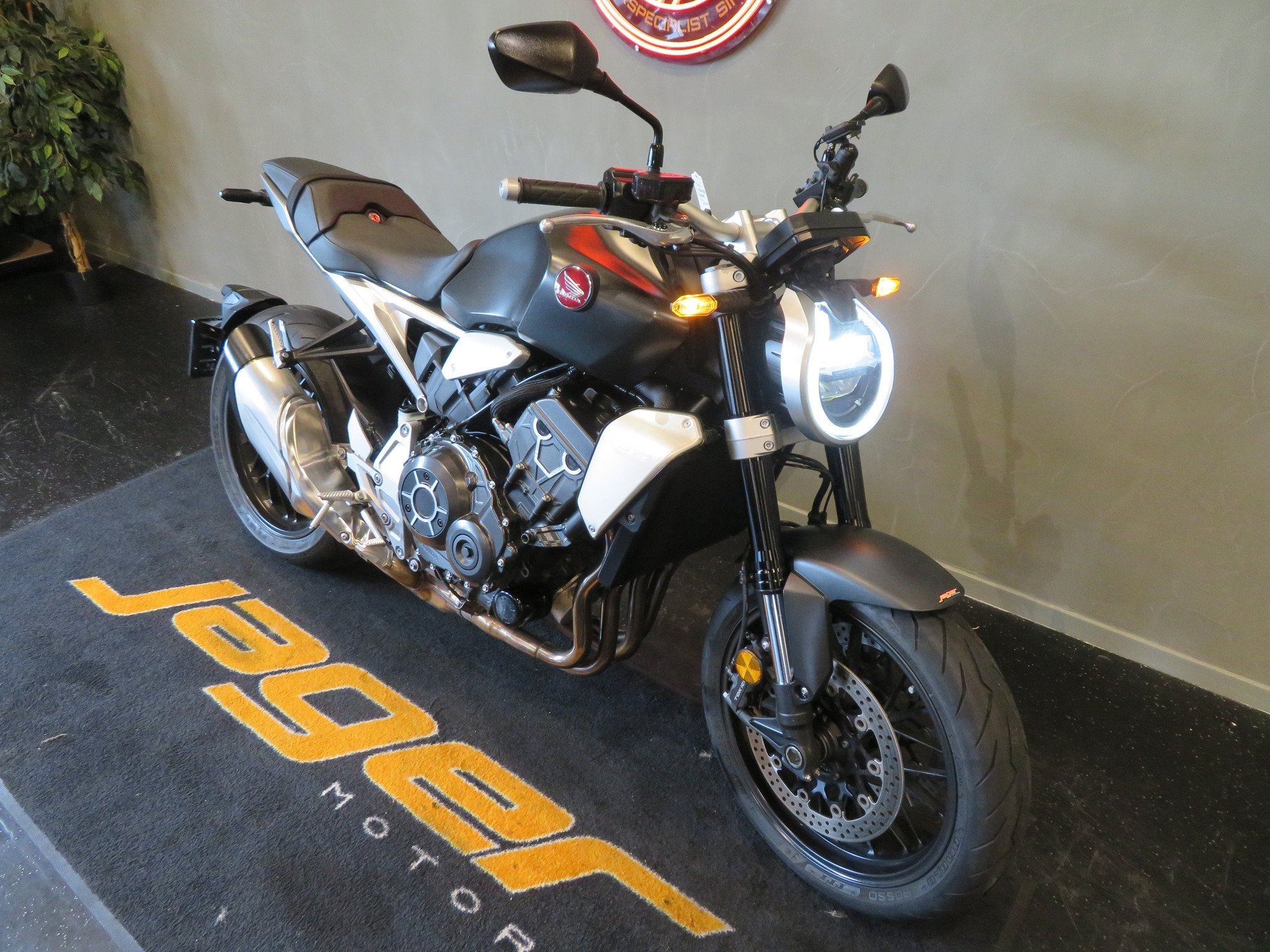Honda CB 1000 R CB1000 HISTORIE PERFECT! (bj 2022), 998 cc, Naked bike, Gebruikt, Bedrijf