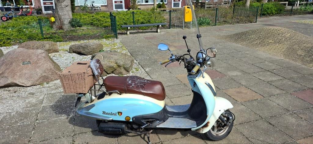 Scooter snor. Berlini Rijd prima, Ophalen, Gebruikt, Benzine