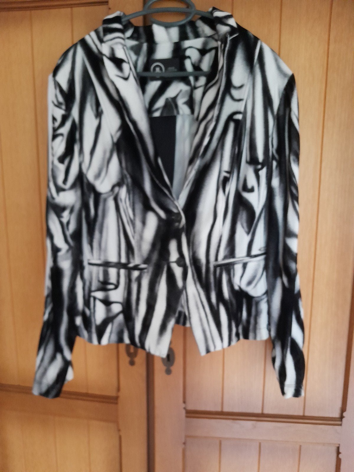 Zwart wit blazer jasje Jane Lushka travelstof valt als 40, Maat 38/40 (M), Verzenden, Zo goed als nieuw, Jane Lushka