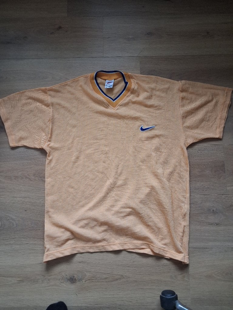 Vintage Nike T-shirt Jaren '90 - Oranje met streepjes, Kleding | Heren, T-shirts, Maat 52/54 (L), Nike, Oranje, Ophalen of Verzenden