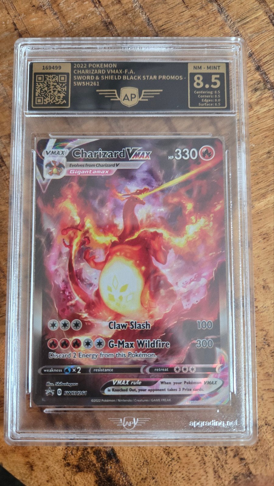 Charizard VMAX F.A. SWSH261 Pokémon Kaart AP Graded 8.5, Ophalen of Verzenden, Zo goed als nieuw, Losse kaart