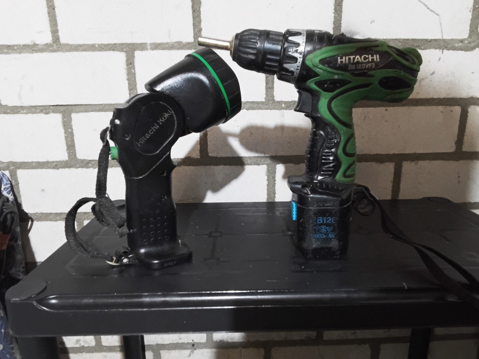 Zaklamp en Boormachine Set - Hitachi, Gebruikt, Variabele snelheid, Ophalen of Verzenden, Boor- en Schroefmachine