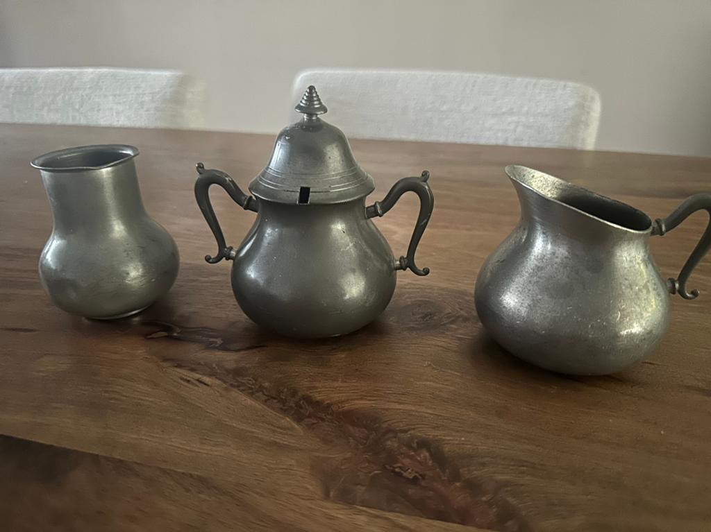 Tinnen roomstelletje + lepeltjesvaasje, Ophalen