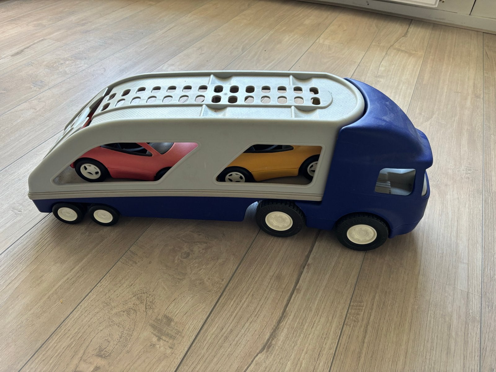 Leuke vrachtwagen met oplegger en 2 auto's, Ophalen, Gebruikt