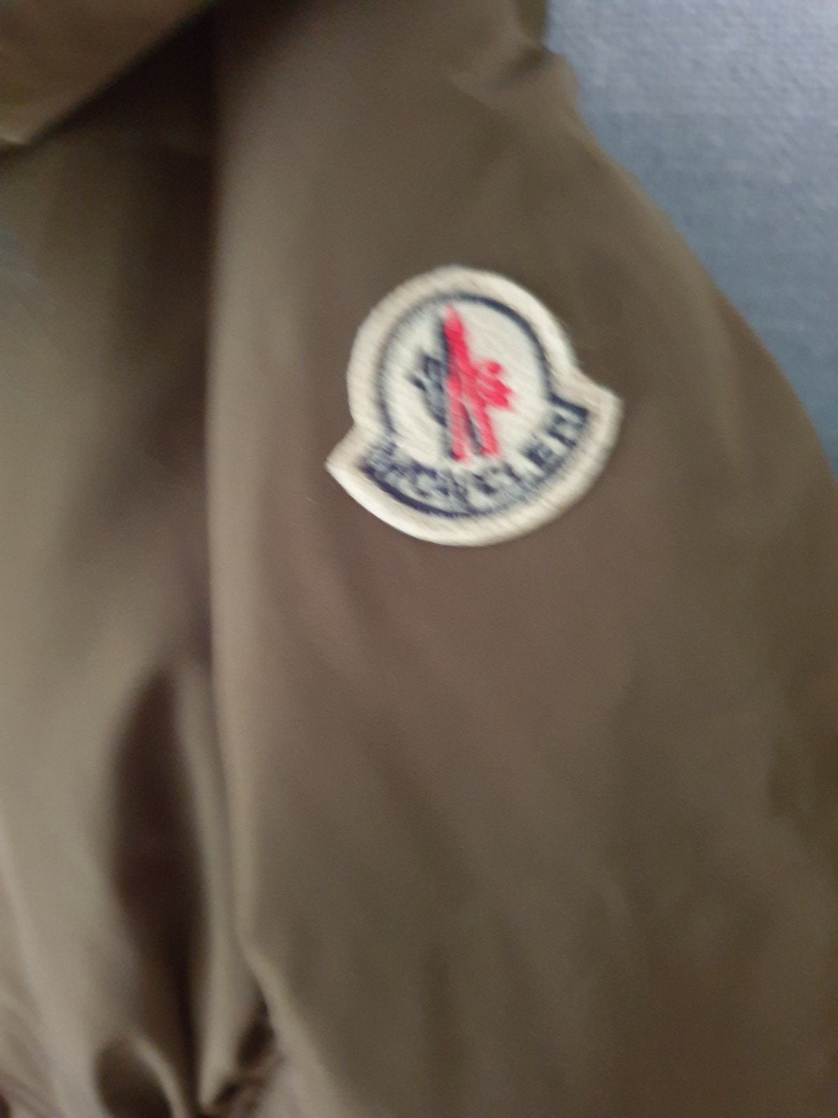 Moncler winterjas met bontkraag, Maat 38/40 (M), Bruin, Moncler, Ophalen of Verzenden