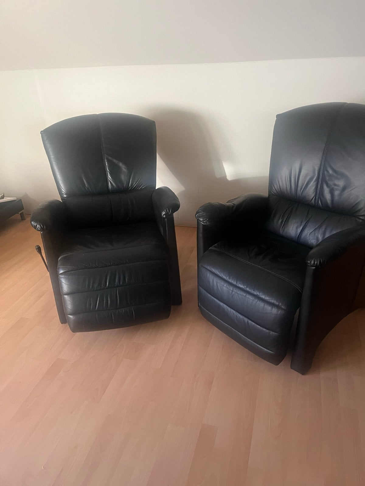 2x Zwarte Leren Relaxfauteuils - Comfortabel en Stijlvol, Ophalen, Gebruikt, Leer, 75 tot 100 cm
