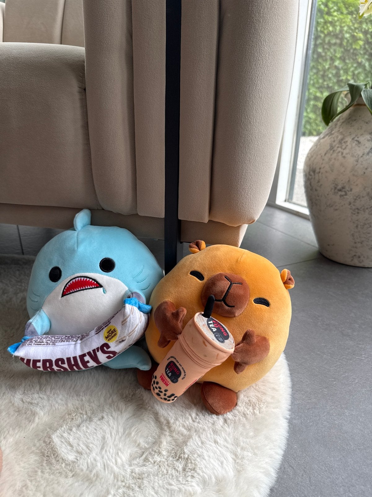 Leuke knuffels: haai met Hershey's en capybara met boba, Overige merken, Overige karakters, Overige typen, Blauw