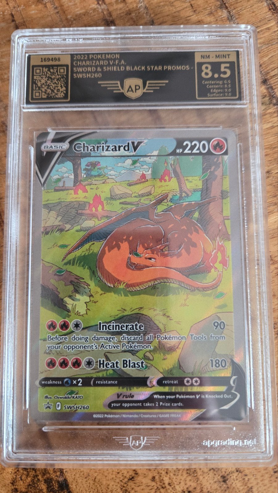 Charizard V SWSH260 Full Art Graded 8.5 AP Grading, Ophalen of Verzenden, Zo goed als nieuw