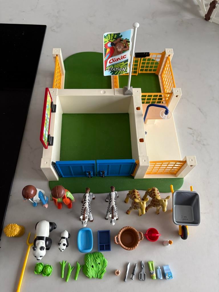Playmobil dierenkliniek  4009, Kinderen en Baby's, Speelgoed | Playmobil, Ophalen of Verzenden, Zo goed als nieuw