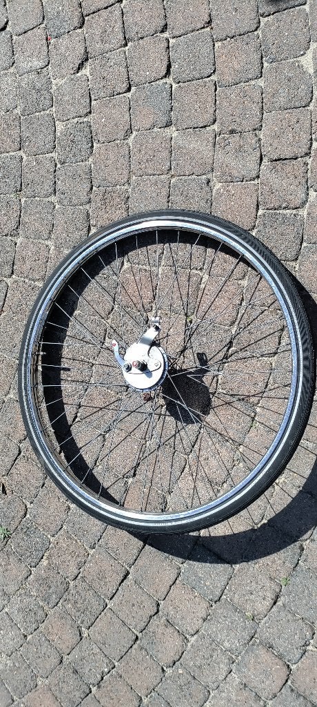 voorwiel fietsvelg met trommelrem en binnen en buitenband, Ophalen, Gebruikt, Wiel, Overige merken