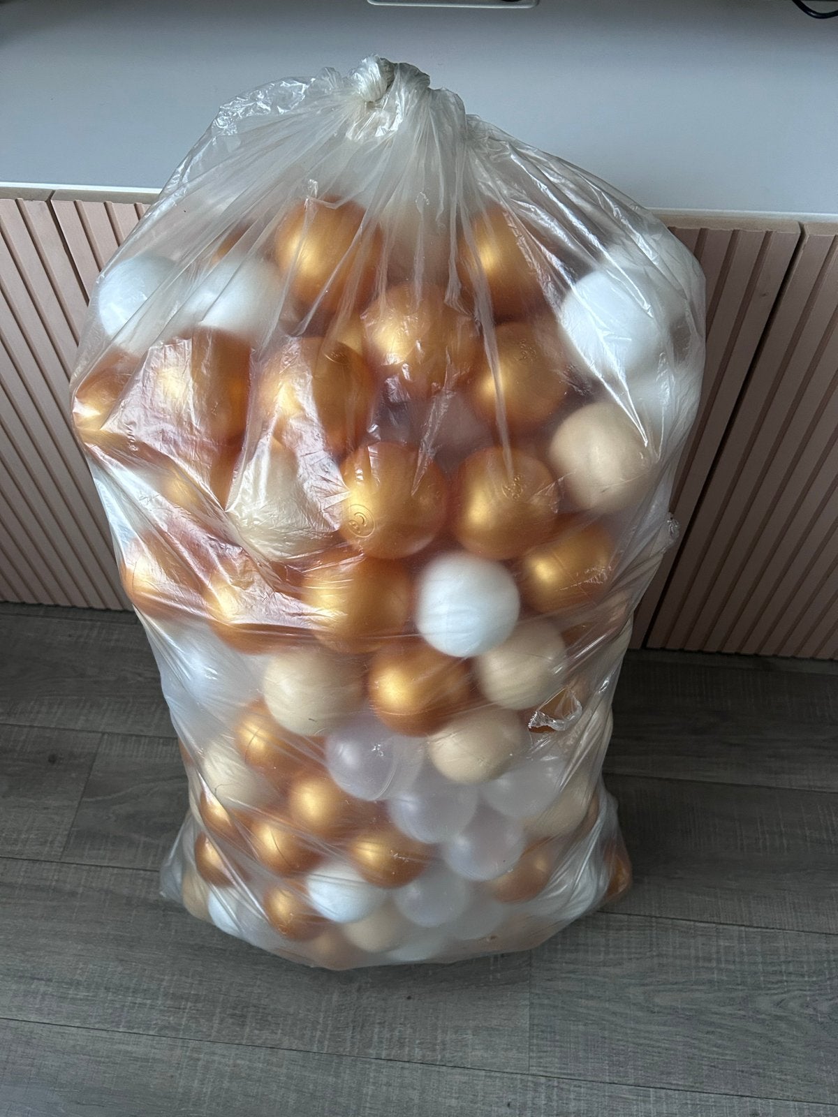 Ballenbak ballen goud, wit, beige - 100 stuks, Ophalen, Gebruikt, Jongen of Meisje