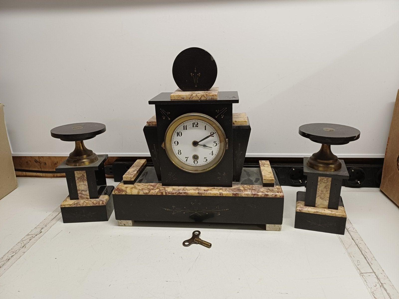 Antiek Frans Art Deco Klokkenstel met Vazen en Sleutel, Antiek en Kunst, Antiek | Klokken, Ophalen of Verzenden