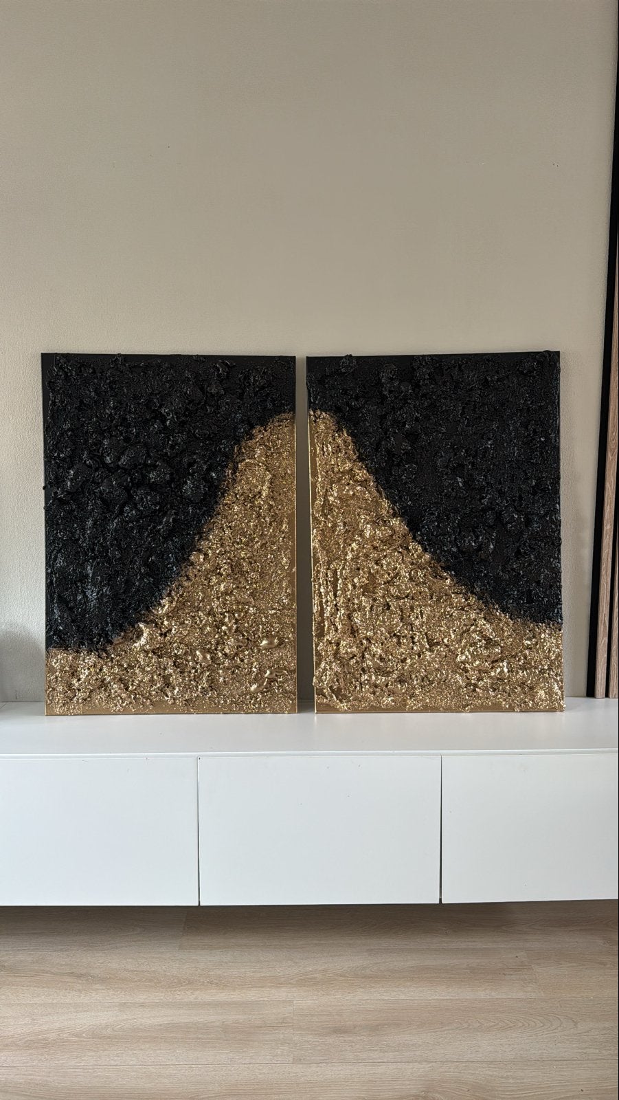 2 Handgemaakte Abstracte Schilderijen Zwart Goud met Textuur, Ophalen, Abstract, Handgeschilderd, Gemengde techniek