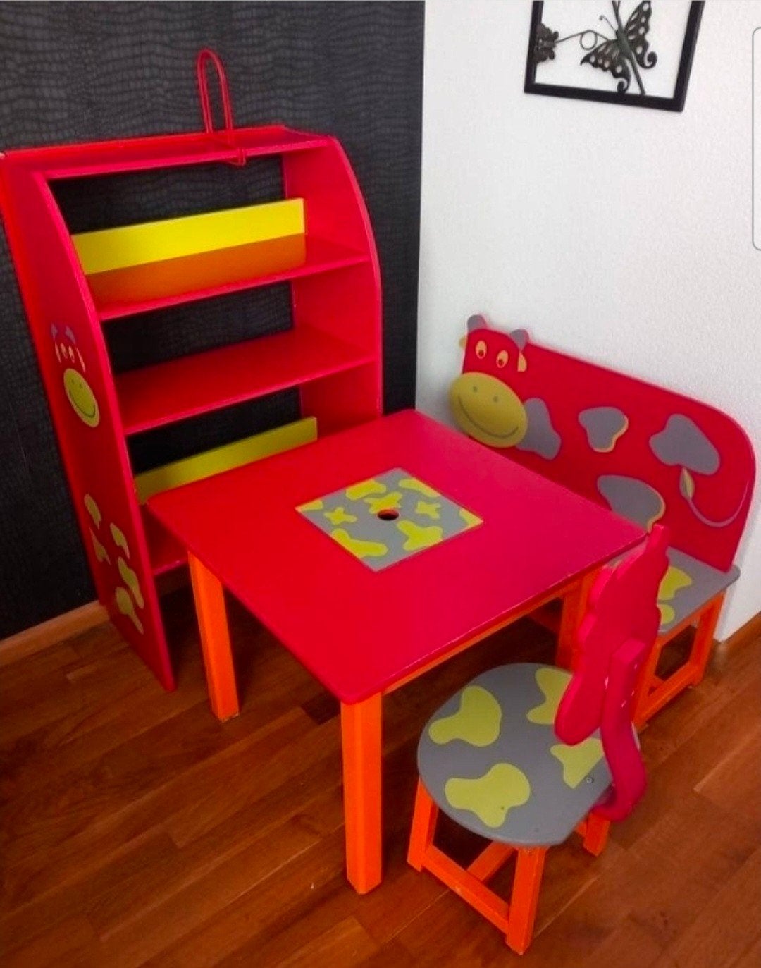 Leuke kinderset: tafel, kastje, bankje en stoeltje met koe, Ophalen, Tafel(s) en Stoel(en)