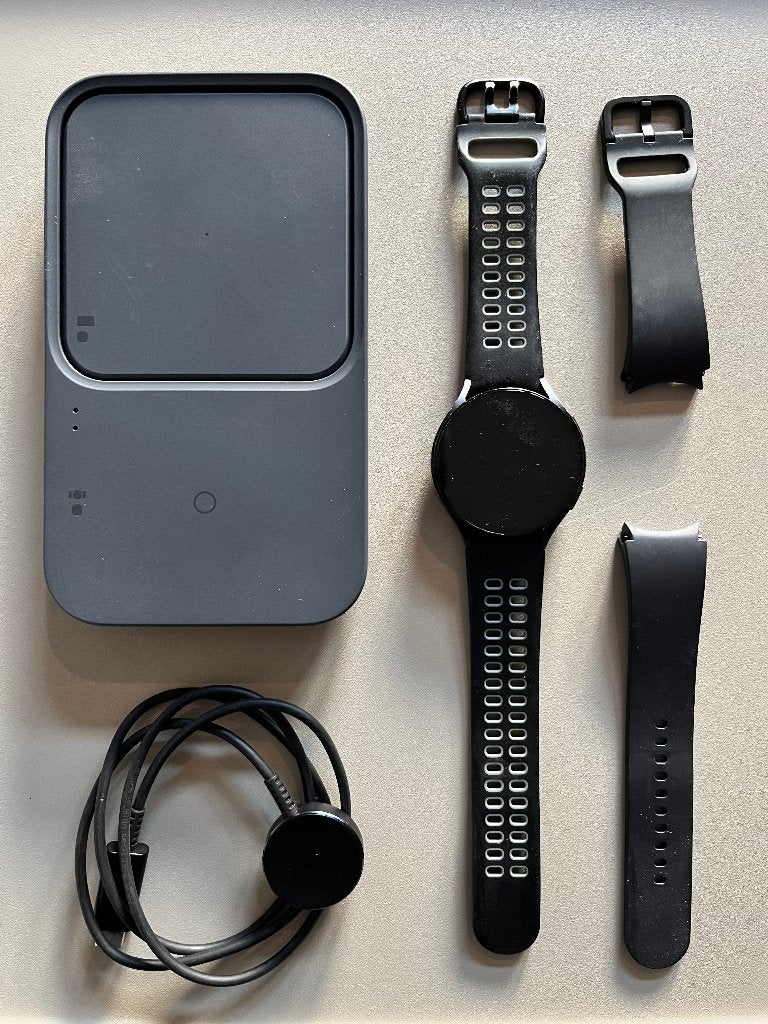 Foto 2 van Samsung galaxy watch 6, 44 mm met draadloos laadstation