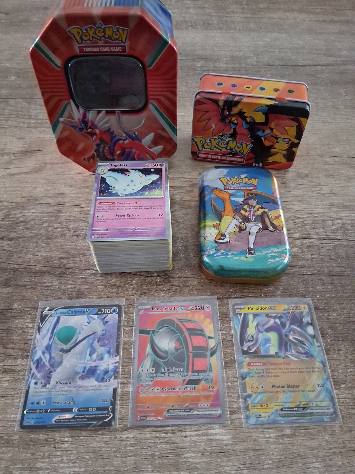 Pokémon kaarten met 3 bewaarblikken, Hobby en Vrije tijd, Ophalen of Verzenden, Gebruikt, Meerdere kaarten