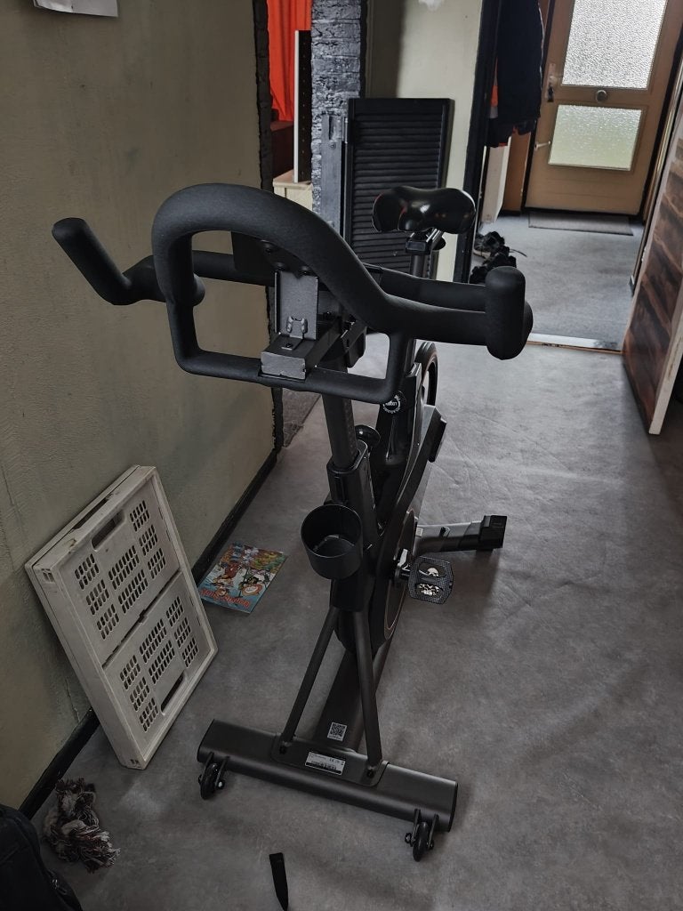 Matrix x Basic-Fit Bike / Hometrainer, Sport en Fitness, Ophalen, Zo goed als nieuw, Metaal, Benen