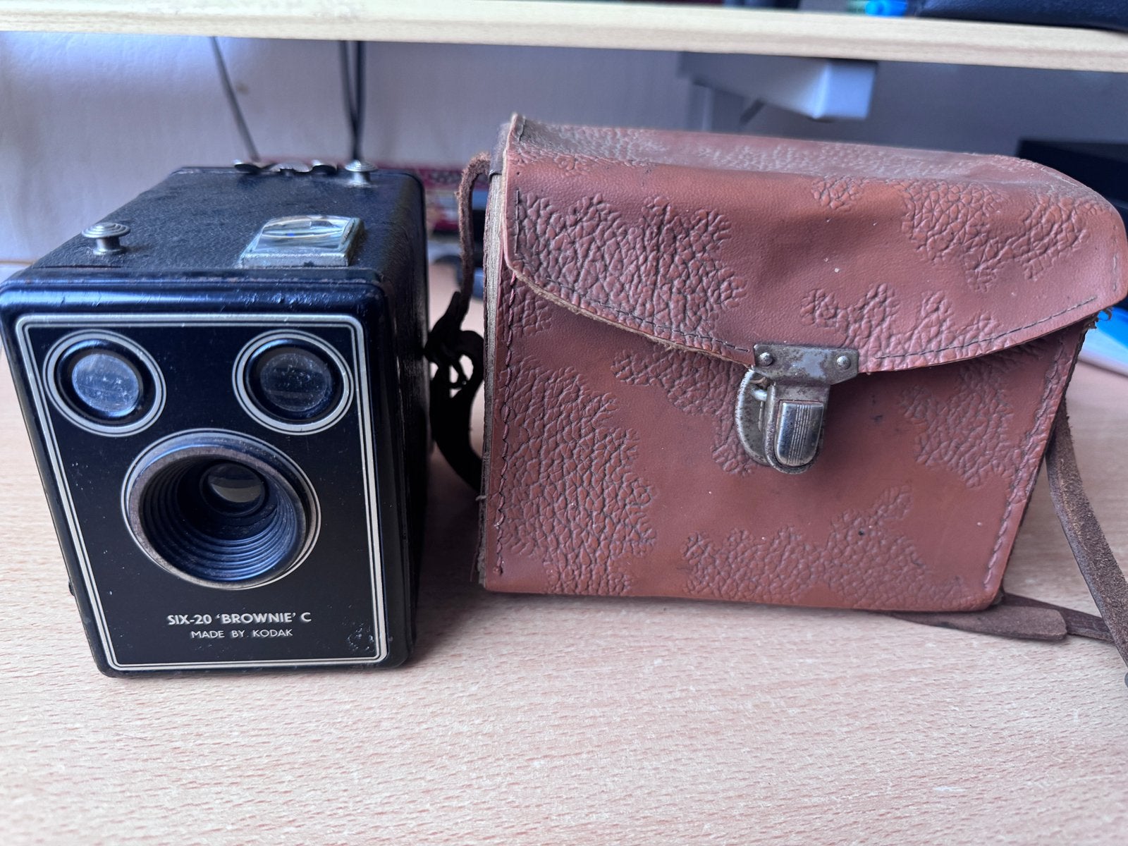 Vintage fotocamera Kodak Six-20 Brownie, Audio, Tv en Foto, Fotocamera's Analoog, Ophalen of Verzenden, Zo goed als nieuw, Compact