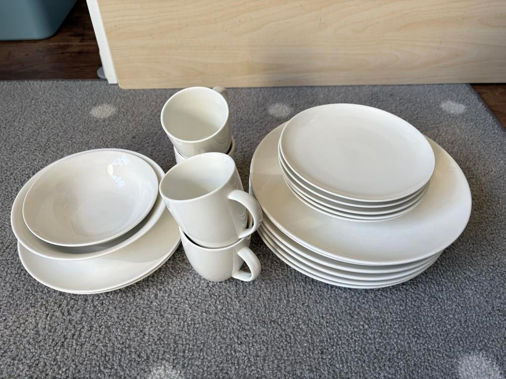 VT Wonen Servies - wit, Huis en Inrichting, Keuken | Servies, Gebruikt, Compleet servies, Effen, Keramiek, Ophalen of Verzenden