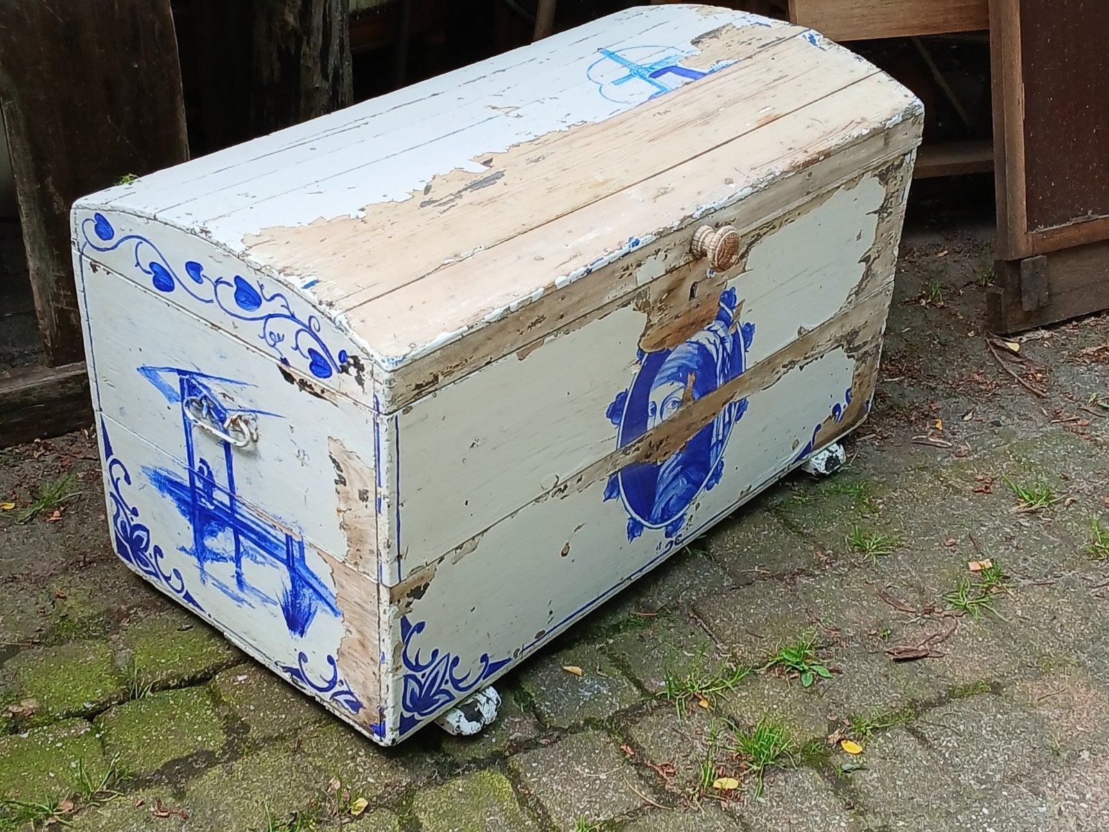 Antieke houten kist met Delfts blauw decoratie, Antiek en Kunst, Ophalen of Verzenden