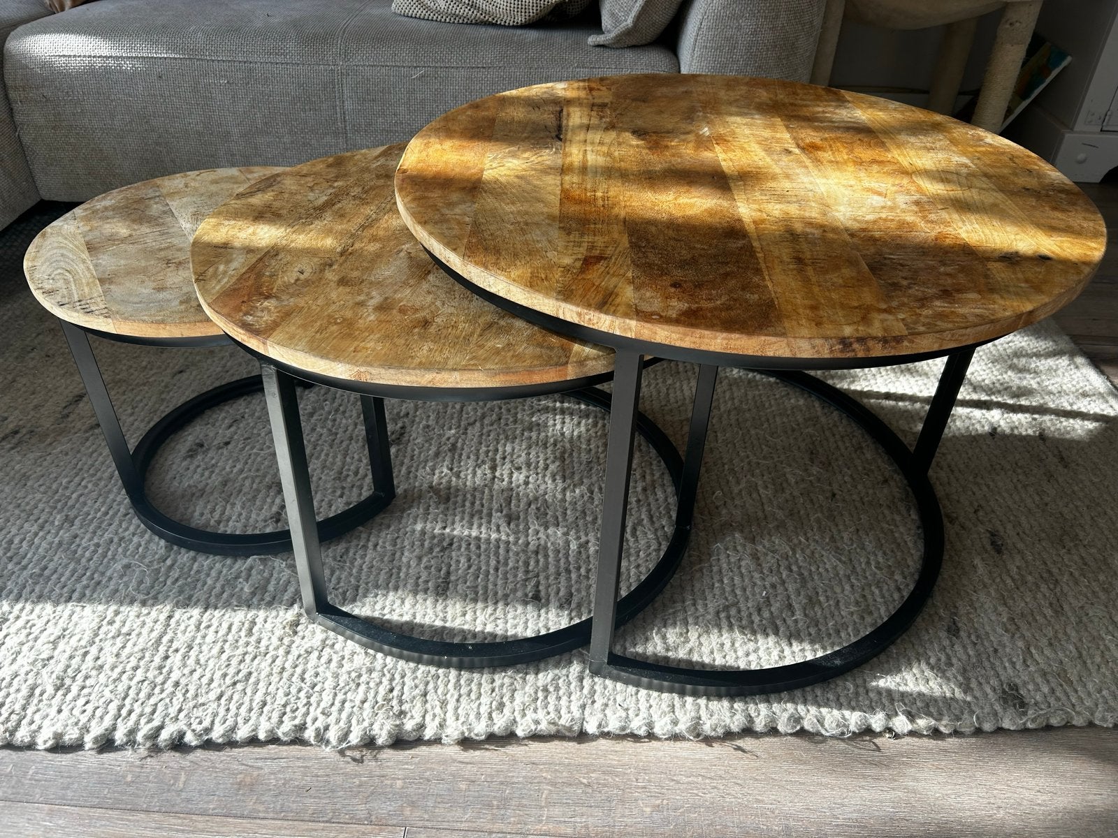 Set van 3 ronde salontafels van mangohout en metaal, Huis en Inrichting, Ophalen, Rond, 50 tot 100 cm, Zo goed als nieuw