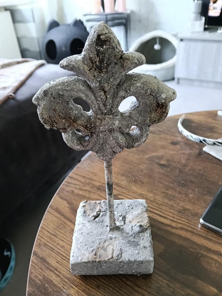 Decoratieve Fleur de Lis op standaard, Ophalen of Verzenden